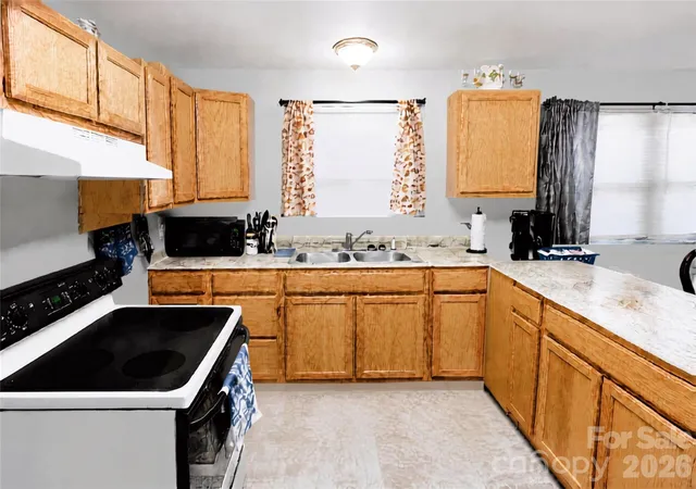 Photo 3 of Single family home for sale at 816 Skyland St, Kannapolis, NC 28083 | MLS# 4421097 | Listing updated on 2026-09-19