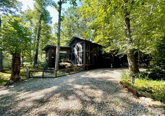 Photo 1 of Single family home for sale at 97 Fairway Dr, Black Mountain, NC 28711 | MLS# 4421102 | Listing updated on 2026-09-14