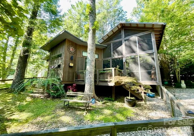 Photo 3 of Single family home for sale at 97 Fairway Dr, Black Mountain, NC 28711 | MLS# 4421102 | Listing updated on 2026-09-14