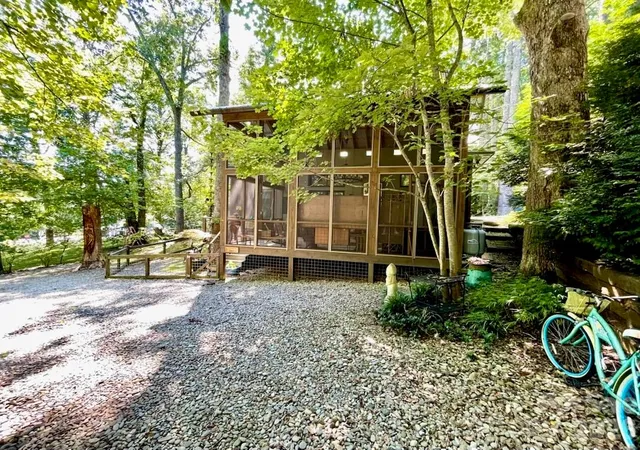 Photo 4 of Single family home for sale at 97 Fairway Dr, Black Mountain, NC 28711 | MLS# 4421102 | Listing updated on 2026-09-14