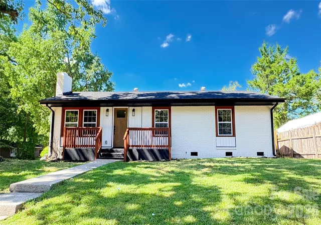 Photo 1 of Single family home for sale at 801 Dobson Dr, Charlotte, NC 28213 | MLS# 4421107 | Listing updated on 2026-10-03