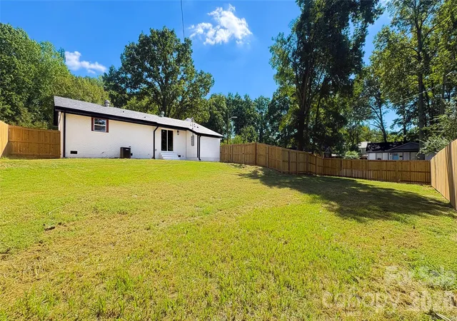 Photo 12 of Single family home for sale at 801 Dobson Dr, Charlotte, NC 28213 | MLS# 4421107 | Listing updated on 2026-10-03