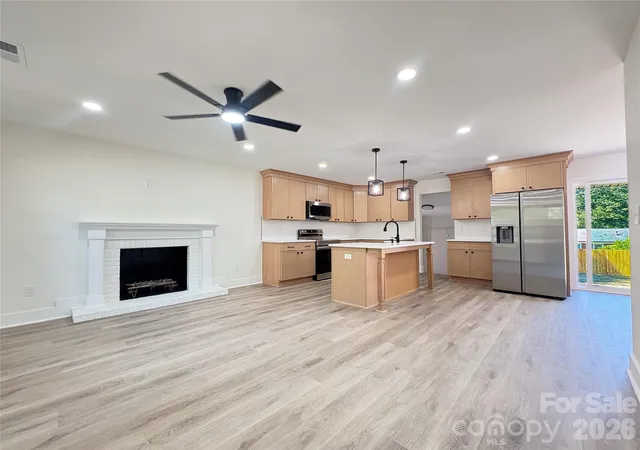 Photo 3 of Single family home for sale at 801 Dobson Dr, Charlotte, NC 28213 | MLS# 4421107 | Listing updated on 2026-10-03
