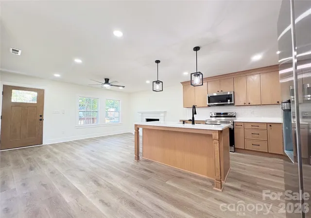 Photo 3 of Single family home for sale at 801 Dobson Dr, Charlotte, NC 28213 | MLS# 4421107 | Listing updated on 2026-10-03