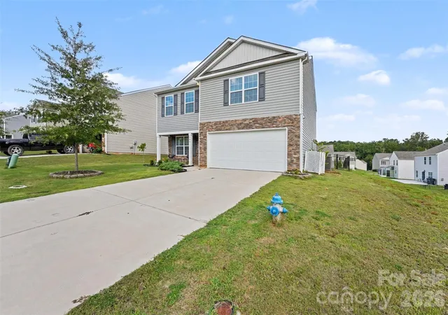 Photo 3 of Single family home for sale at 404 Berrybeth Cir, China Grove, NC 28023 | MLS# 4421113 | Listing updated on 2026-09-14