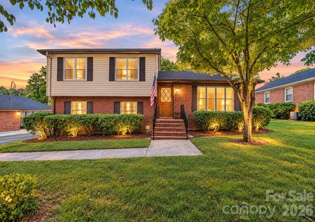 Single family home for sale at 13519 Four Oaks Ln, Matthews, NC 28105 | MLS# 4421116
