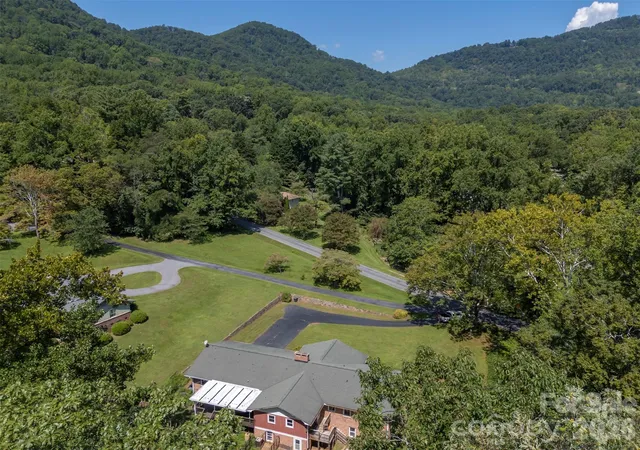 Photo 4 of Single family home for sale at 15 Meadowlark Dr, Tryon, NC 28782 | MLS# 4421124 | Listing updated on 2026-09-07