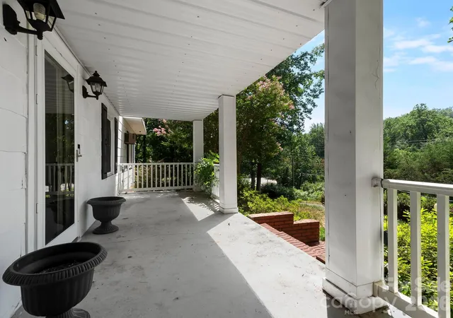 Photo 3 of Single family home for sale at 689 S Trade St, Tryon, NC 28782 | MLS# 4421132 | Listing updated on 2026-09-24