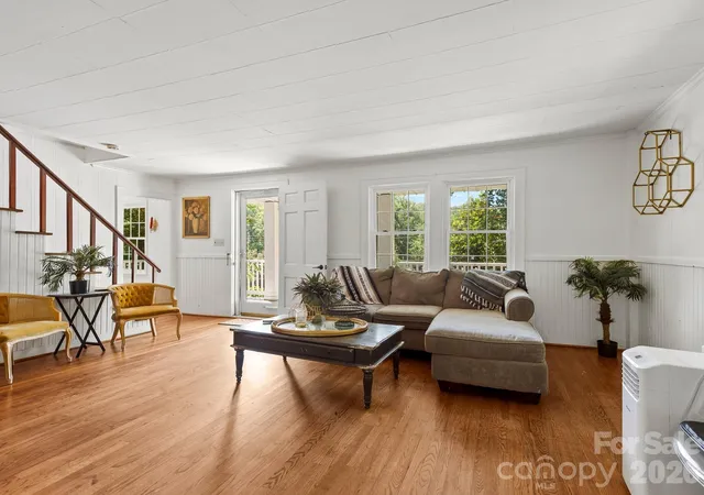 Photo 4 of Single family home for sale at 689 S Trade St, Tryon, NC 28782 | MLS# 4421132 | Listing updated on 2026-09-24