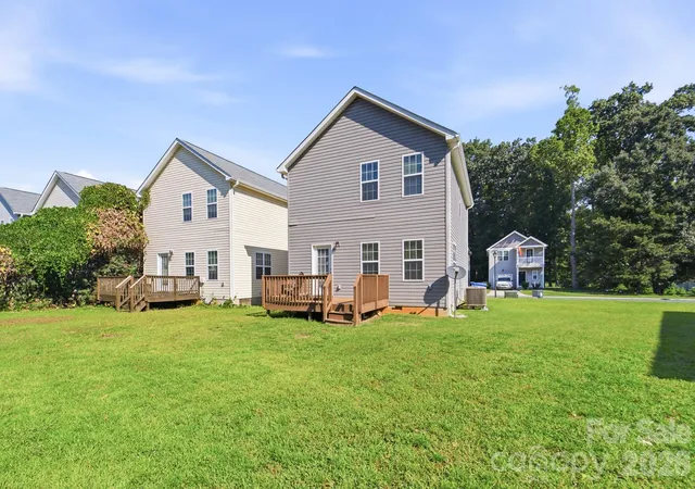 Photo 3 of Single family home for sale at 110 Lookout Point Pl, Mooresville, NC 28115 | MLS# 4421133 | Listing updated on 2026-09-08