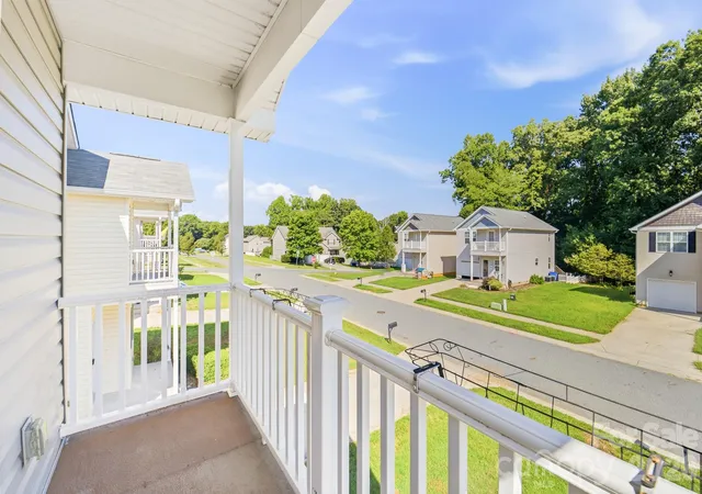 Photo 4 of Single family home for sale at 110 Lookout Point Pl, Mooresville, NC 28115 | MLS# 4421133 | Listing updated on 2026-09-08