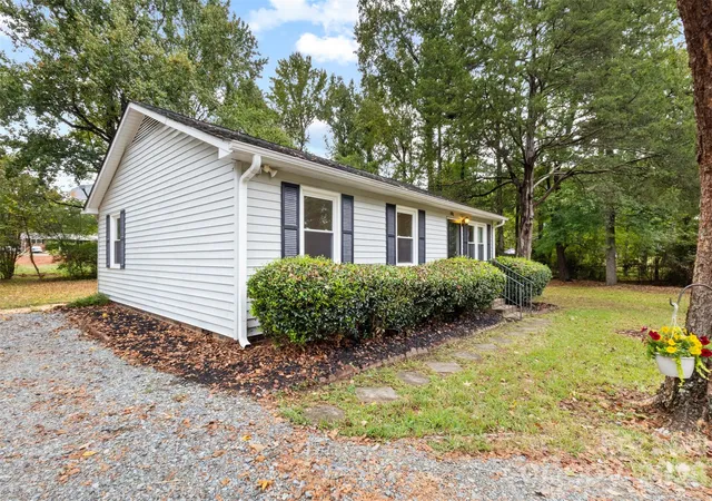 Photo 2 of Single family home for sale at 4012 Crestview Dr, Rock Hill, SC 29732 | MLS# 4421136 | Listing updated on 2026-09-26