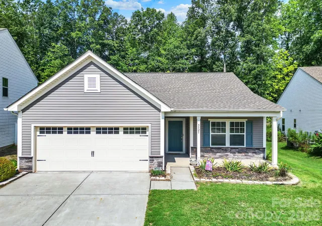 Photo 1 of Single family home for sale at 5121 Saddleback Dr, Mount Holly, NC 28120 | MLS# 4421137 | Listing updated on 2026-10-05