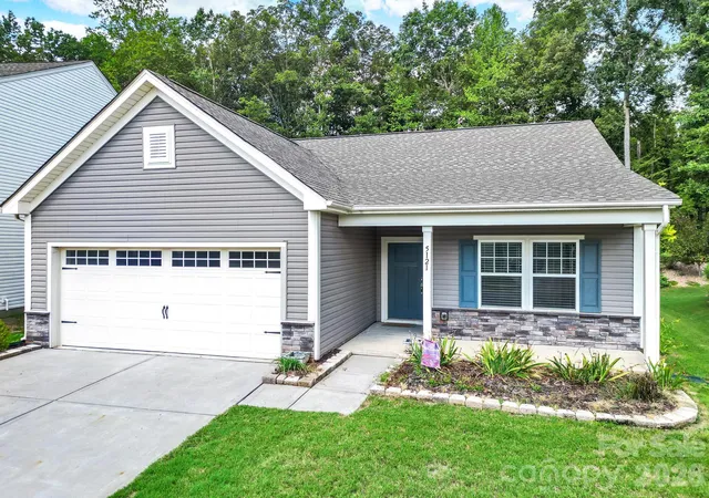 Photo 3 of Single family home for sale at 5121 Saddleback Dr, Mount Holly, NC 28120 | MLS# 4421137 | Listing updated on 2026-10-05