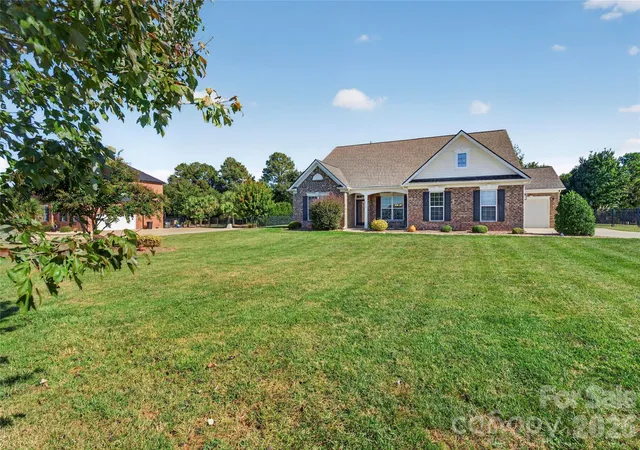 Photo 4 of Single family home for sale at 2117 Belle Regal Cir, Rock Hill, SC 29732 | MLS# 4421139 | Listing updated on 2026-10-25