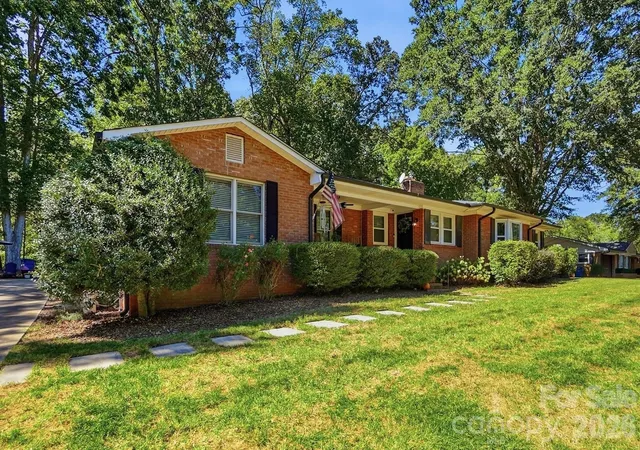 Photo 3 of Single family home for sale at 4925 Fulton Ct, Concord, NC 28025 | MLS# 4421149 | Listing updated on 2026-10-01