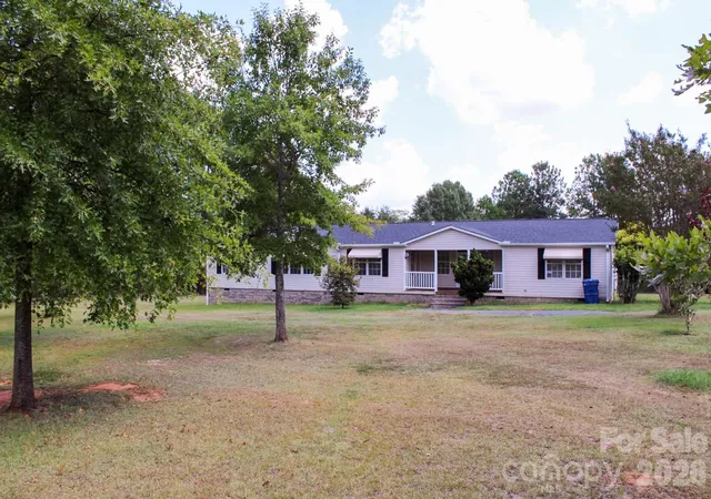 Photo 3 of Single family home for sale at 4171 Old Hills Brg Rd, Enoree, SC 29335 | MLS# 4421153 | Listing updated on 2026-09-04