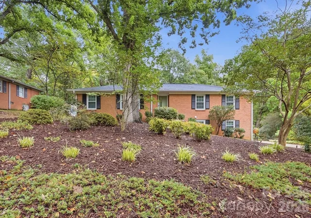 Photo 1 of Single family home for sale at 1814 Summerhill Dr, Charlotte, NC 28212 | MLS# 4421156 | Listing updated on 2026-10-08