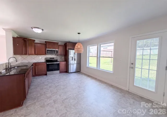 Photo 2 of Single family home for sale at 164 Altondale Dr, Statesville, NC 28625 | MLS# 4421186 | Listing updated on 2026-10-01