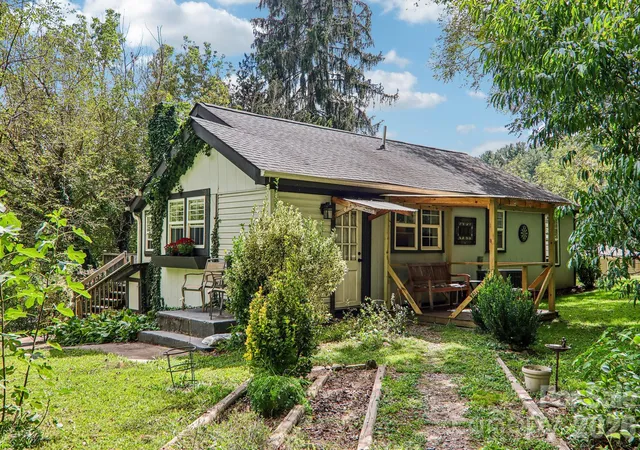 Single family home for sale at 418 Sharptown Rd, Canton, NC 28716 | MLS# 4421203