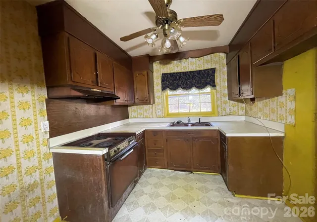 Photo 2 of Single family home for sale at 400 S Shaver St, Salisbury, NC 28144 | MLS# 4421212 | Listing updated on 2026-09-21