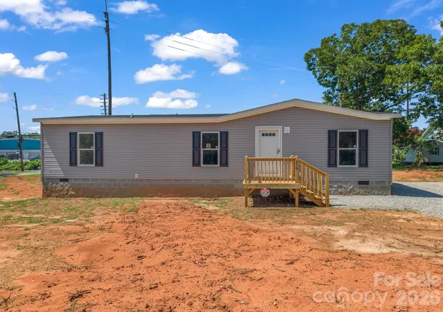 Photo 3 of Single family home for sale at 276 Mulberry St, Forest City, NC 28043 | MLS# 4421224 | Listing updated on 2026-09-06