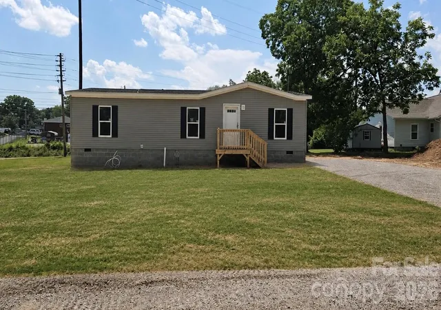 Photo 3 of Single family home for sale at 276 Mulberry St, Forest City, NC 28043 | MLS# 4421224 | Listing updated on 2026-10-15