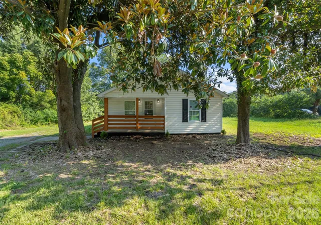 Photo 1 of Single family home for sale at 6124 Old Mt Holly Rd, Charlotte, NC 28208 | MLS# 4421243 | Listing updated on 2026-10-21