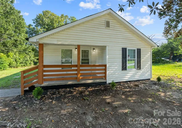 Photo 2 of Single family home for sale at 6124 Old Mt Holly Rd, Charlotte, NC 28208 | MLS# 4421243 | Listing updated on 2026-10-21