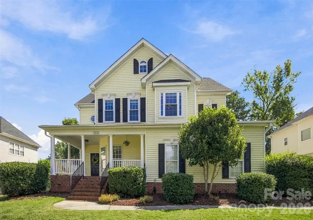 Photo 1 of Sale Pending at 10216 Edgecliff Rd, Huntersville, NC 28078 | MLS# 4421266 | Listing updated on 2026-09-21
