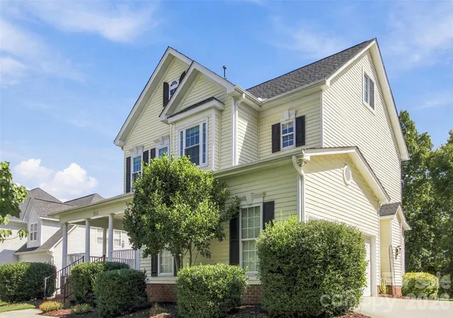 Photo 3 of Sale Pending at 10216 Edgecliff Rd, Huntersville, NC 28078 | MLS# 4421266 | Listing updated on 2026-09-21