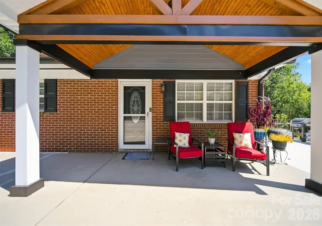 Photo 3 of Single family home for sale at 100 30th Avenue Nw, Hickory, NC 28601 | MLS# 4421267 | Listing updated on 2026-09-22