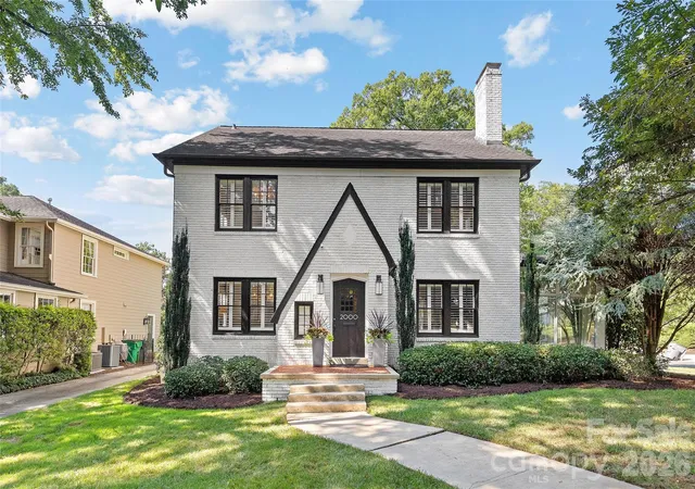 Photo 1 of Single family home for sale at 2000 Beverly Dr, Charlotte, NC 28207 | MLS# 4421271 | Listing updated on 2026-09-22