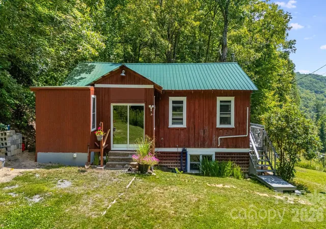 Single family home for sale at 1712 Little Crk Rd, Hot Springs, NC 28743 | MLS# 4421283 | Listing updated on 2026-09-12