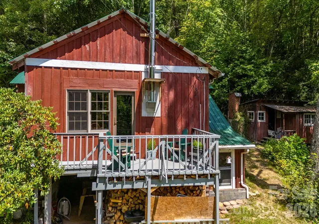 Photo 2 of Single family home for sale at 1712 Little Crk Rd, Hot Springs, NC 28743 | MLS# 4421283 | Listing updated on 2026-09-12