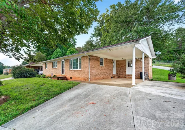 Photo 1 of Single family home for sale at 2406 Nix Crk Rd, Marion, NC 28752 | MLS# 4421289 | Listing updated on 2026-09-30