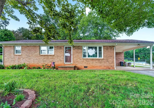 Photo 2 of Single family home for sale at 2406 Nix Crk Rd, Marion, NC 28752 | MLS# 4421289 | Listing updated on 2026-09-30