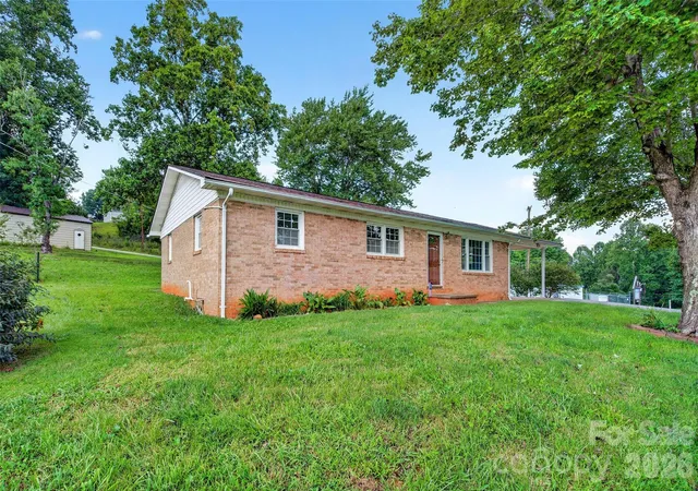 Photo 3 of Single family home for sale at 2406 Nix Crk Rd, Marion, NC 28752 | MLS# 4421289 | Listing updated on 2026-09-30