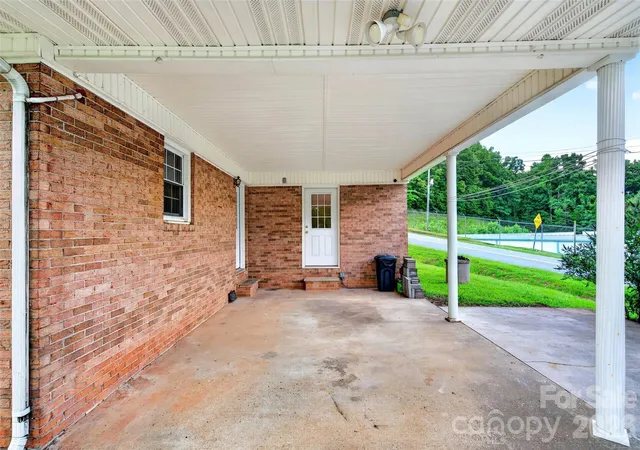 Photo 4 of Single family home for sale at 2406 Nix Crk Rd, Marion, NC 28752 | MLS# 4421289 | Listing updated on 2026-10-09