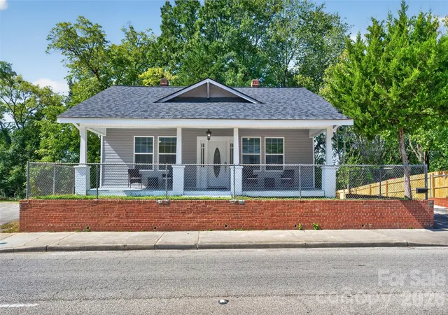 Single family home for sale at 406 S Market St, Lancaster, SC 29720 | MLS# 4421298
