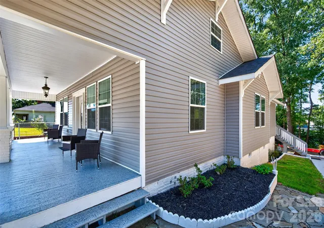 Photo 2 of Single family home for sale at 406 S Market St, Lancaster, SC 29720 | MLS# 4421298 | Listing updated on 2026-10-06