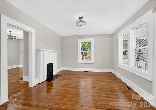 Photo 4 of Single family home for sale at 406 S Market St, Lancaster, SC 29720 | MLS# 4421298 | Listing updated on 2026-10-06