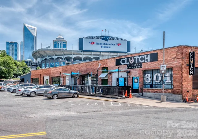 Listing Photo 2 - Condo for sale in building located at 1101 W 1St St, Charlotte, NC 28202 - Unit #211