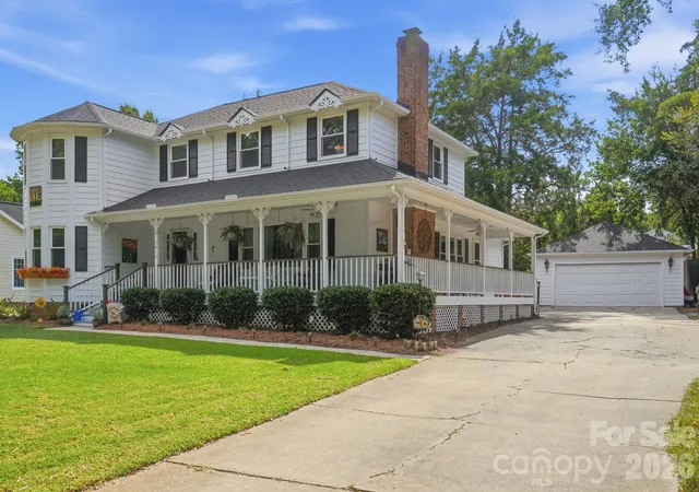 Photo 2 of Single family home for sale at 7812 Ridgeloch Pl, Charlotte, NC 28226 | MLS# 4421336 | Listing updated on 2026-09-19