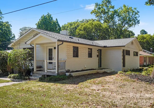 Photo 1 of Single family home for sale at 5401 Seacroft Rd, Charlotte, NC 28210 | MLS# 4421337 | Listing updated on 2026-10-01