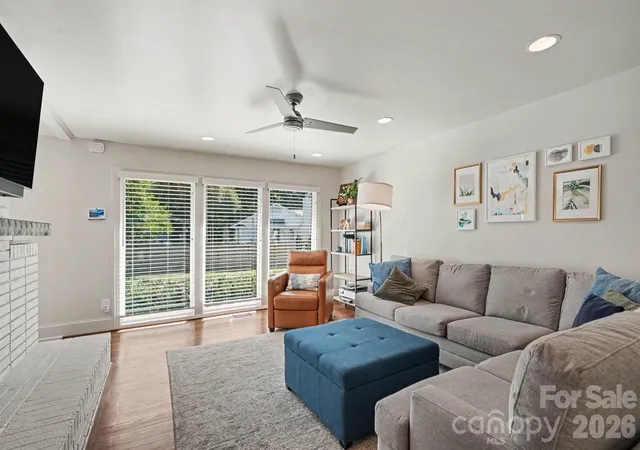 Photo 3 of Single family home for sale at 5401 Seacroft Rd, Charlotte, NC 28210 | MLS# 4421337 | Listing updated on 2026-10-01