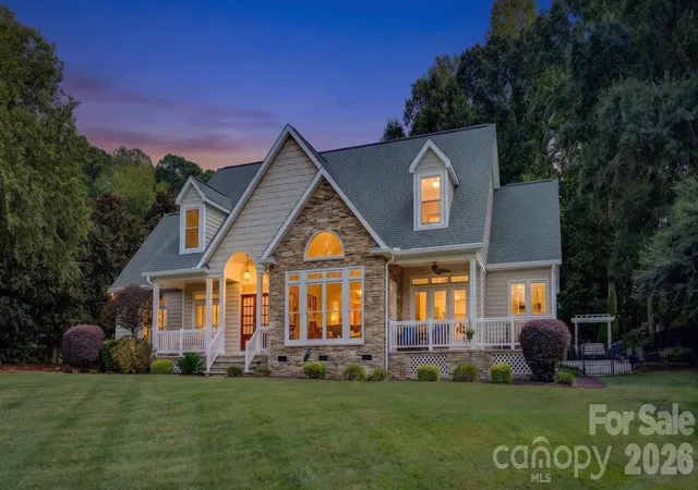 Photo 2 of Single family home for sale at 946 Lake Clb Dr, Rock Hill, SC 29732 | MLS# 4421341 | Listing updated on 2026-09-12