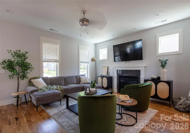 Photo 3 of Single family home for sale at 20 Loblolly Ln, Asheville, NC 28803 | MLS# 4421344 | Listing updated on 2026-09-29
