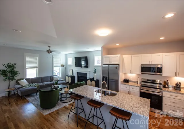 Photo 3 of Single family home for sale at 20 Loblolly Ln, Asheville, NC 28803 | MLS# 4421344 | Listing updated on 2026-09-29