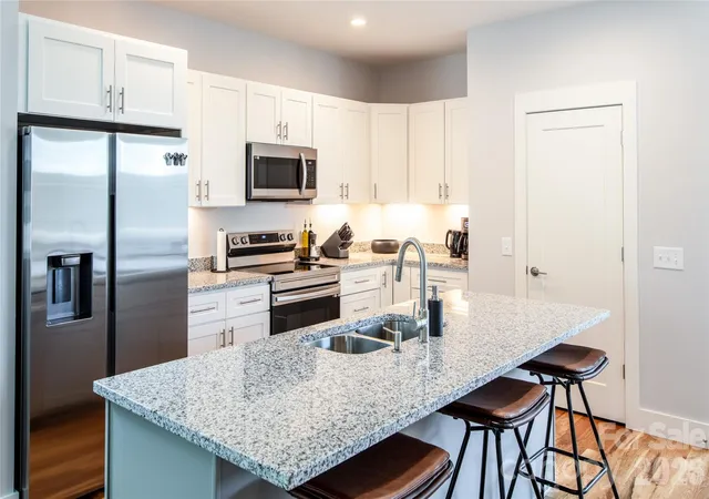 Photo 4 of Single family home for sale at 20 Loblolly Ln, Asheville, NC 28803 | MLS# 4421344 | Listing updated on 2026-09-29